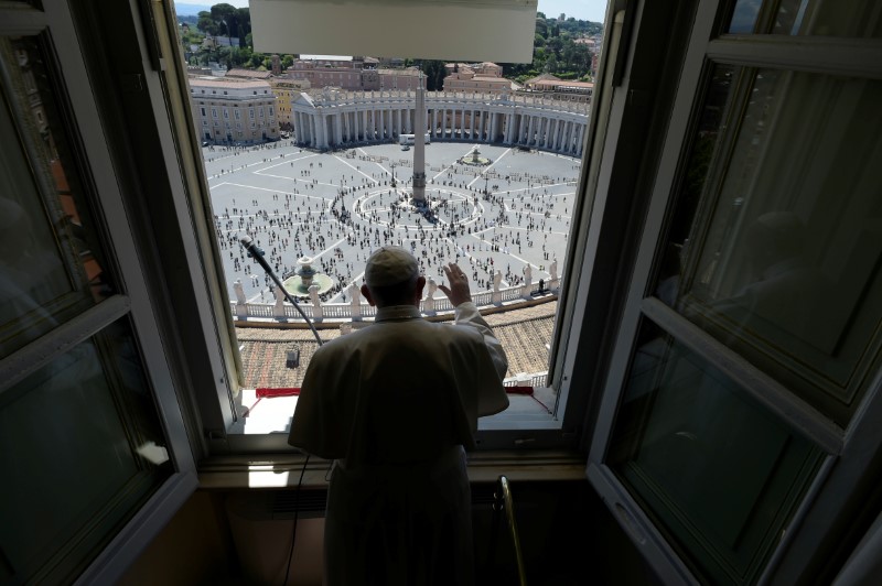 &copy; Reuters. 「人々は経済より重要」　ローマ教皇が新型コロナ危機で見解