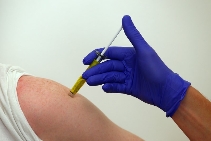 &copy; Reuters. A volunteer receives a trial Ebola vaccine at the Centre for Clinical Vaccinology and Tropical Medicine in Oxford