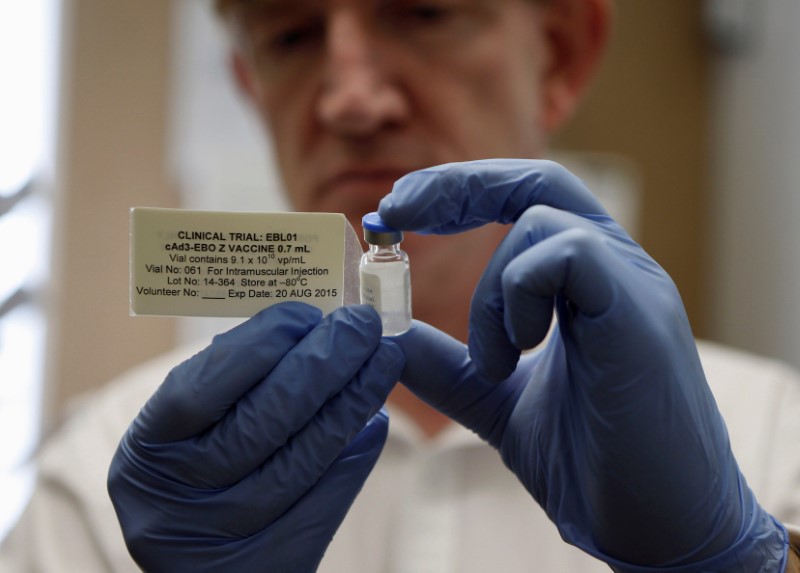 © Reuters. FILE PHOTO: Professor Adrian Hill, Director of the Jenner Institute, and Chief Investigator of the trials, holds a phial containing the Ebola vaccine at the Oxford Vaccine Group Centre for Clinical Vaccinology and Tropical Medicine (CCVTM) in Oxford