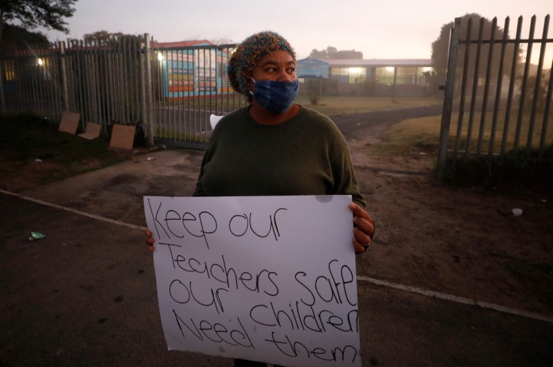 &copy; Reuters. 南ア、都市封鎖を一部解除　経済活動の再開目指す