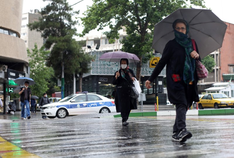 &copy; Reuters. イラン保健相、厳しい第2波リスク警告　都市封鎖後の状況に懸念