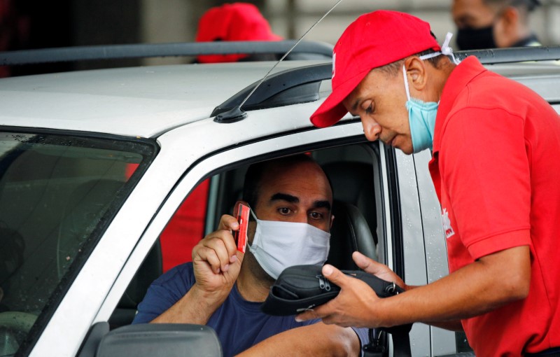 © Reuters. Venezuela's government launches new fuel pricing system, in Caracas