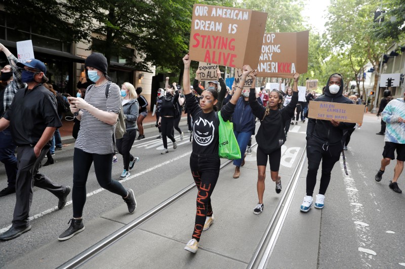 &copy; Reuters. 米ＮＹ州知事ら、抗議デモがコロナ拡大につながる可能性を警告