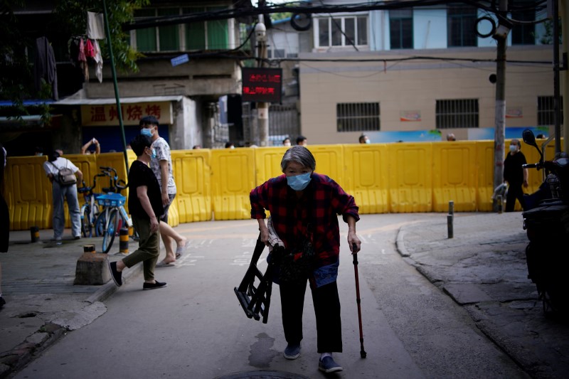 © Reuters. AUCUNE CONTAMINATION AU COVID-19 DANS LE DÉPISTAGE DE WUHAN