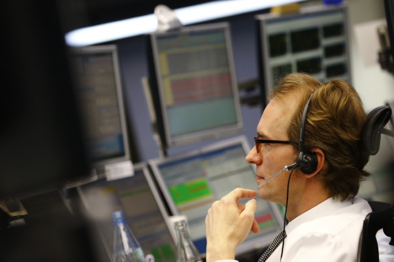 &copy; Reuters. LES BOURSES EUROPÉENNES EN HAUSSE À MI-SÉANCE