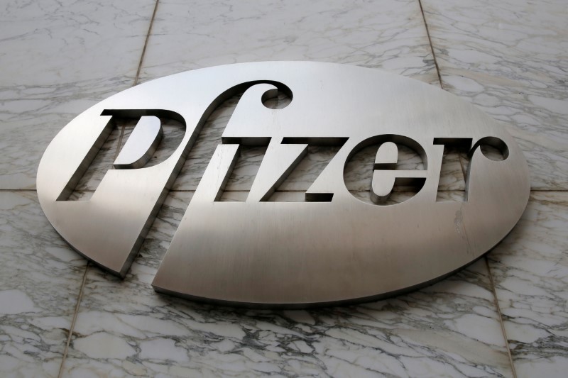 &copy; Reuters. FILE PHOTO: The Pfizer logo is seen at their world headquarters in Manhattan, New York, U.S.