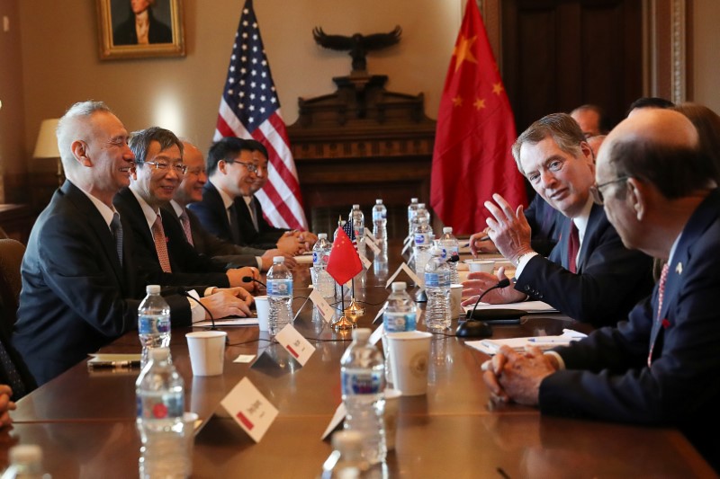 &copy; Reuters. U.S.-China officials participate in opening of US-China Trade Talks at the White House in Washington