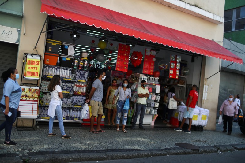&copy; Reuters. Comércio aberto no Rio de Janeiro
