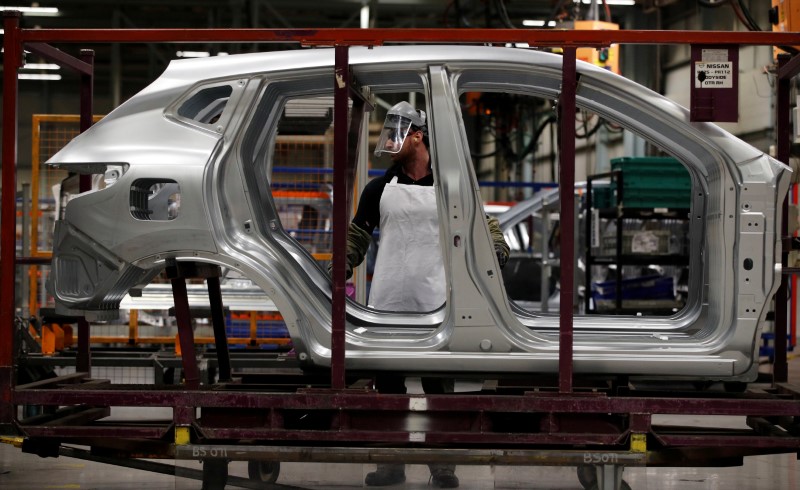 &copy; Reuters. FILE PHOTO: Workers are seen on the production line at Nissan&apos;s car plant in Sunderland Britain