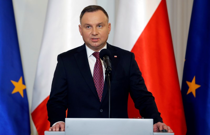 &copy; Reuters. FILE PHOTO: French President Macron visits Poland