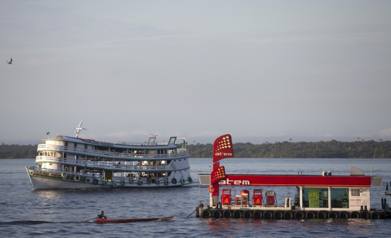 &copy; Reuters. A floating gas station for small and medium vessels is seen in the middle of the Rio Negro river, near the Port of Panair in Manaus in Amazonas state