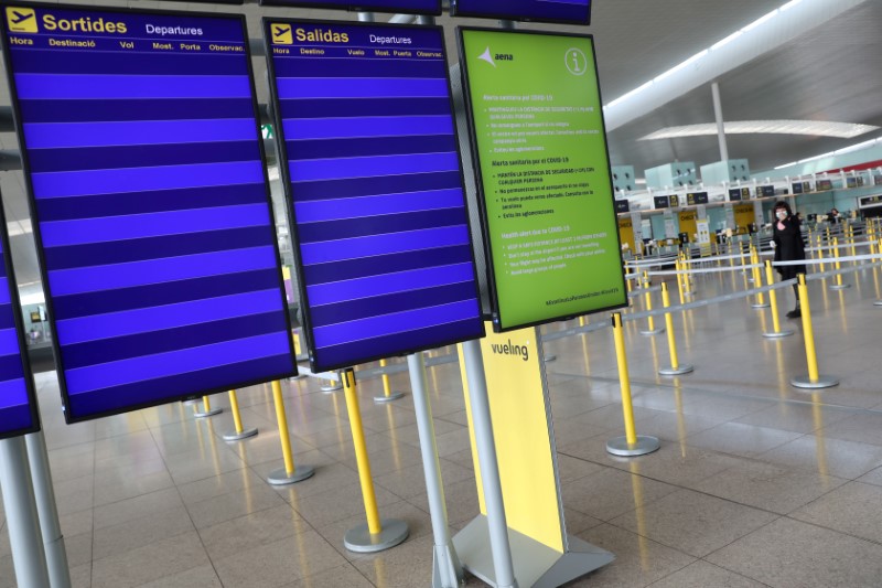 &copy; Reuters. FILE PHOTO: Empty departures boards at Josep Tarradellas Barcelona-El Prat Airport