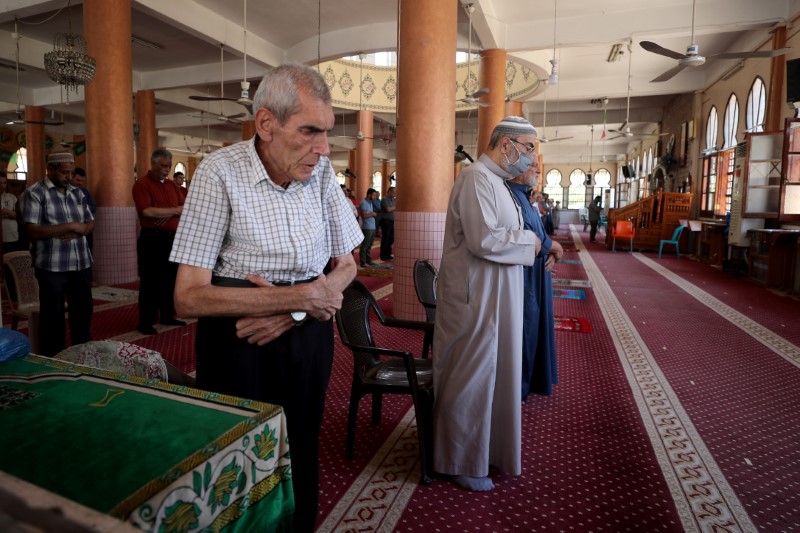 &copy; Reuters. إمام مسجد في غزة: فرحة الناس بفتح المساجد من جديد &quot;نعمة&quot;