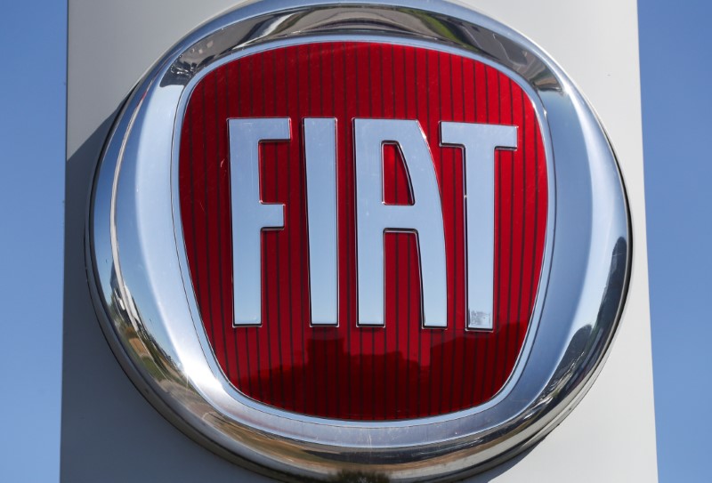 &copy; Reuters. Il logo Fiat presso un concessionario di automobili a Bruxelles