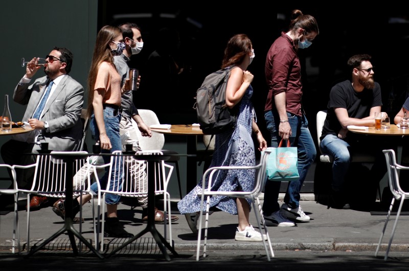 &copy; Reuters. CORONAVIRUS: AVEC 81 DÉCÈS DE PLUS, LA FRANCE PASSE LA BARRE DES 29.000