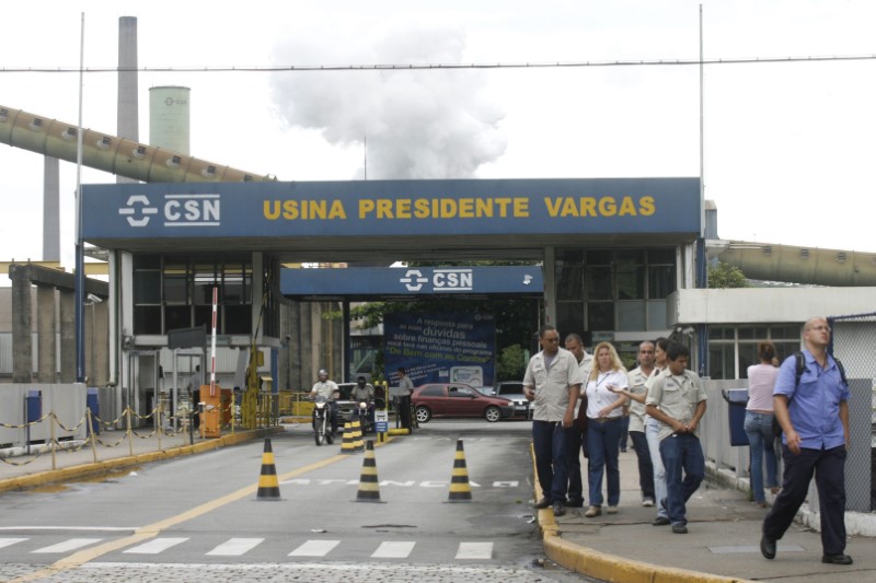 © Reuters. Entrada de usina da CSN em Volta Redonda (RJ)