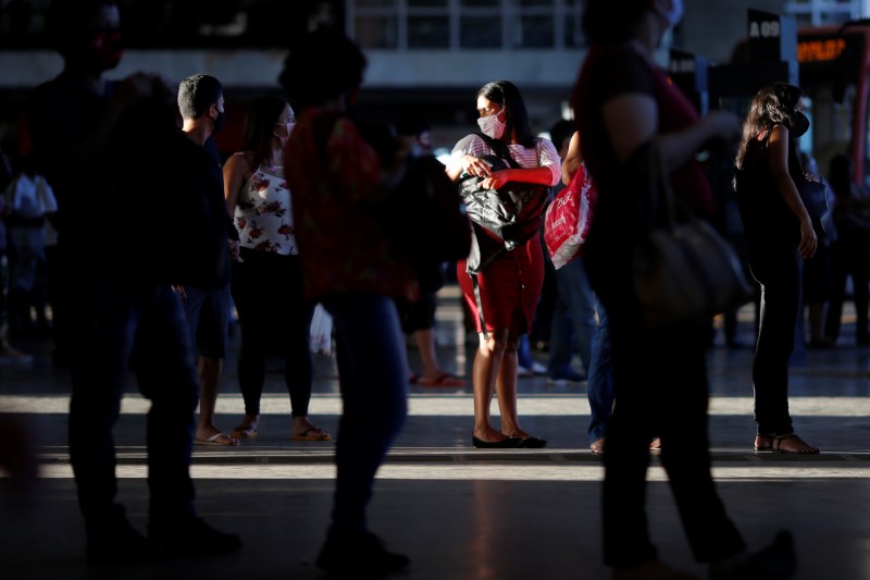 © Reuters. ブラジルの新型コロナ死者が連日の最多更新、経済再開進む