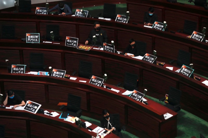 © Reuters. Legislators attend a council meeting to discuss the controversial national anthem bill in Hong Kong, China