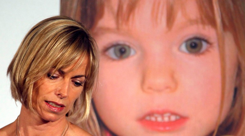 © Reuters. FILE PHOTO: Kate McCann, whose daughter Madeleine went missing during a family holiday to Portugal in 2007, attends a news conference at the launch of her book in London