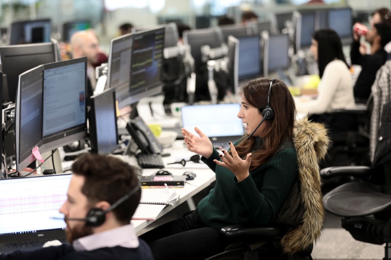 &copy; Reuters. FILE PHOTO: A broker reacts on the IG Index the trading floor