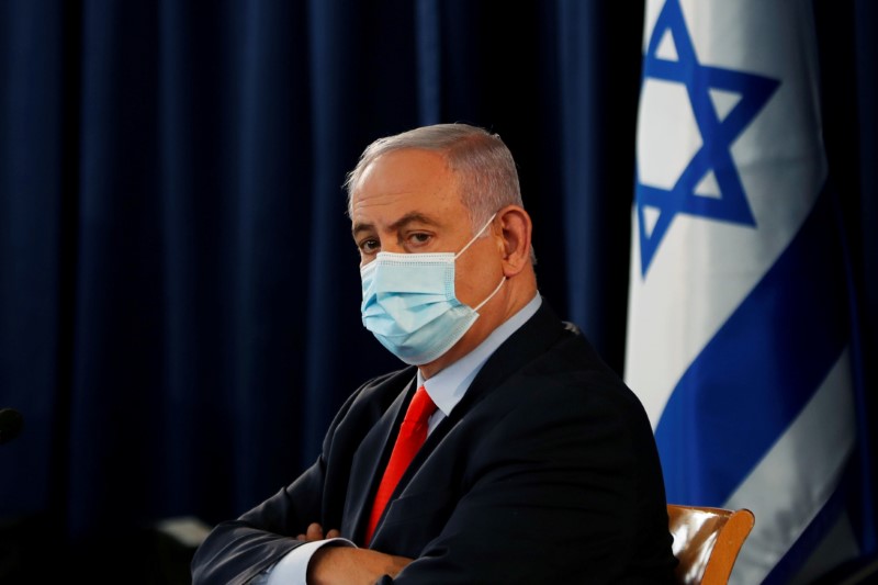 &copy; Reuters. FILE PHOTO: Israeli Prime Minister Benjamin Netanyahu wears a mask as he looks on during the weekly cabinet meeting in Jerusalem