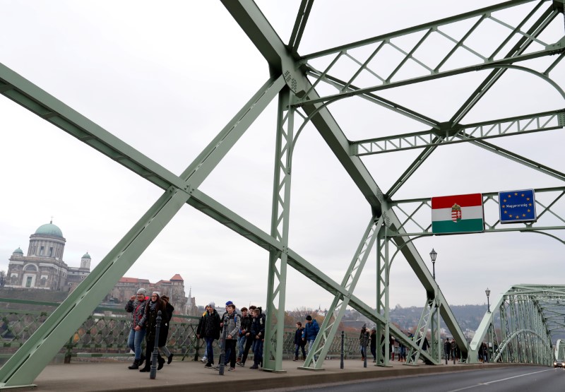 &copy; Reuters. FILE PHOTO: People walk across the bridge over the Danube River that connects Hungary with Slovakia, in Sturovo