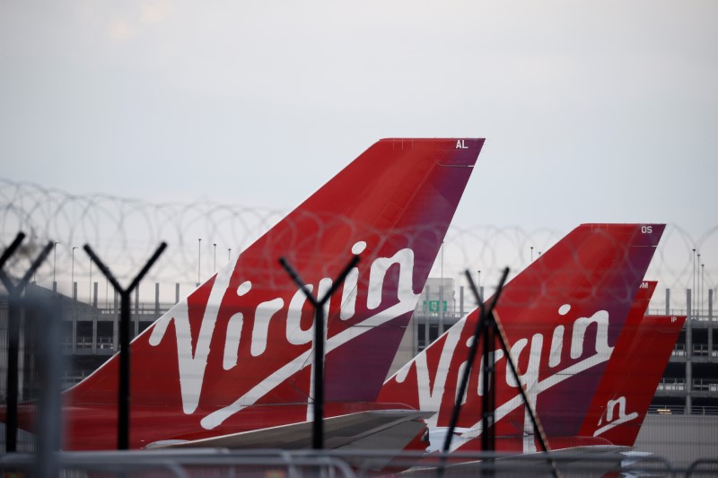 &copy; Reuters. FOTO DE ARCHIVO: Los aviones de Virgin Atlantic aparcados en el aeropuerto de Manchester, tras el brote de coronavirus, Manchester, Reino Unido, 9 de mayo de 2020
