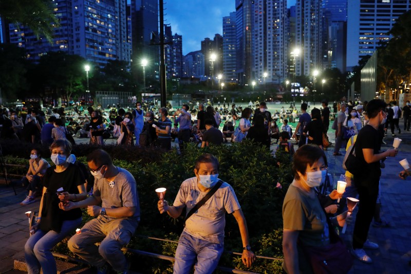 &copy; Reuters. شرطة هونج كونج تفرق محتجين تجمعوا لإحياء ذكرى أحداث ميدان تيانانمين