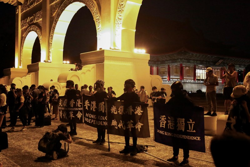 © Reuters. Hong Kong anti-government demonstrators gather at Liberty Square in Taipei