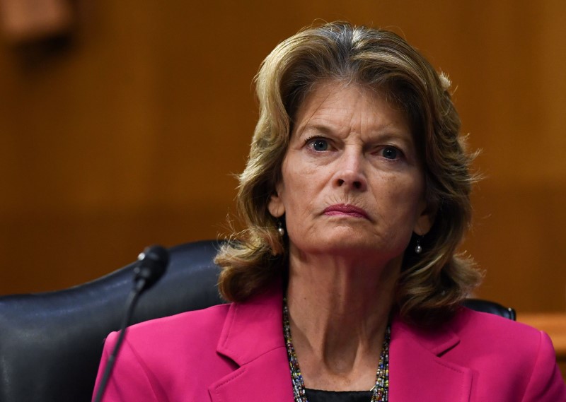 &copy; Reuters. FILE PHOTO:  Senate Committee for Health, Education, Labor, and Pensions Hearing on the coronavirus disease (COVID-19) response, in Washington