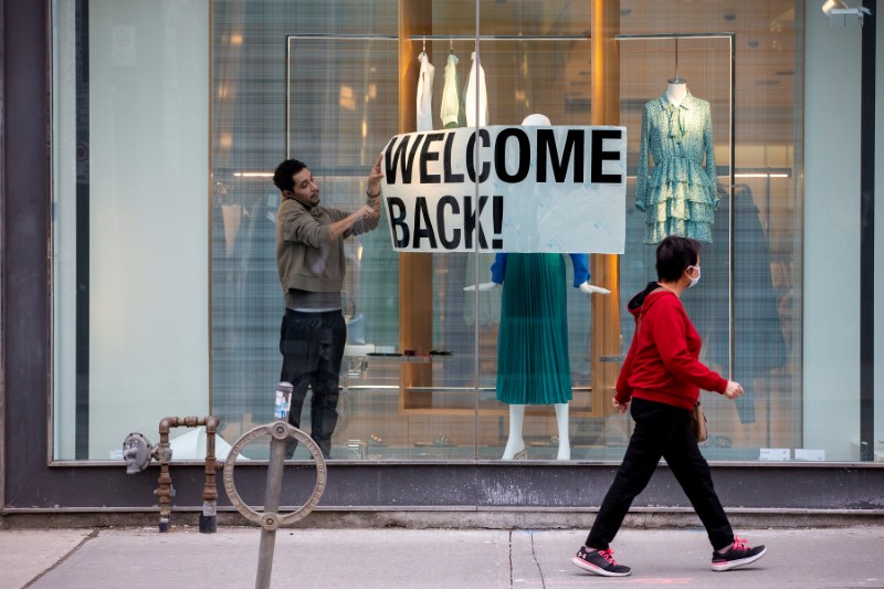 &copy; Reuters. FILE PHOTO: The phased reopening from the coronavirus disease (COVID-19) restrictions in Toronto