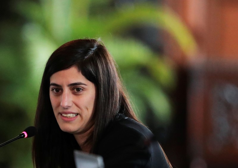 © Reuters. María Antonieta Alva, ministra da Economia e Finanças do Peru, durante entrevista coletiva em Lima