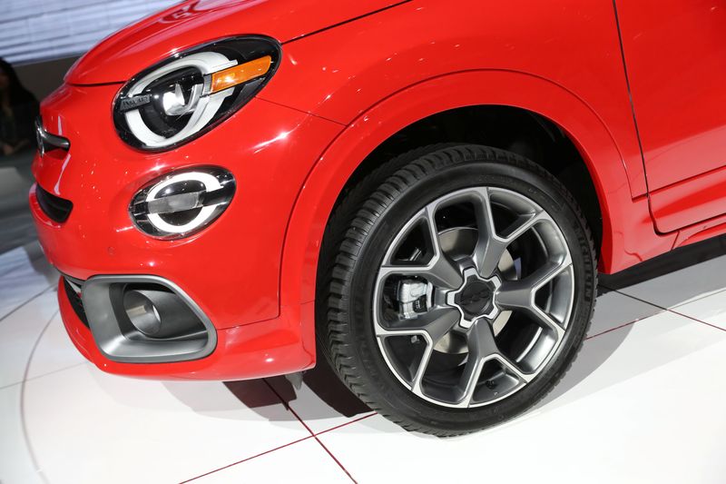 &copy; Reuters. Fiat 500X in esposizione durante l&apos; LA Auto Show a Los Angeles