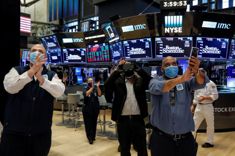 &copy; Reuters. Operadores na bolsa de valores de Nova York, EUA