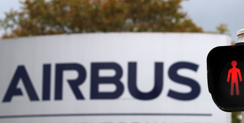 © Reuters. FILE PHOTO: The logo of Airbus is pictured at the entrance of the Airbus facility in Bouguenais
