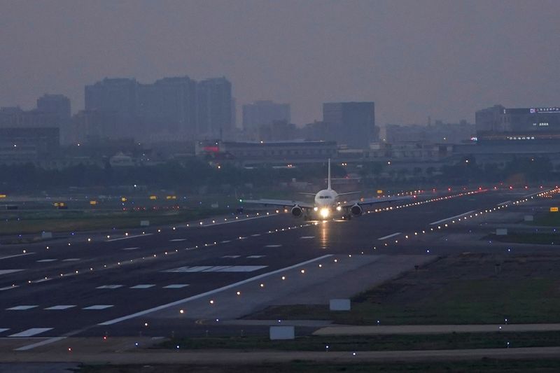 &copy; Reuters. 米、中国旅客機の週2便運航を認可　対応次第で「見直しの用意」