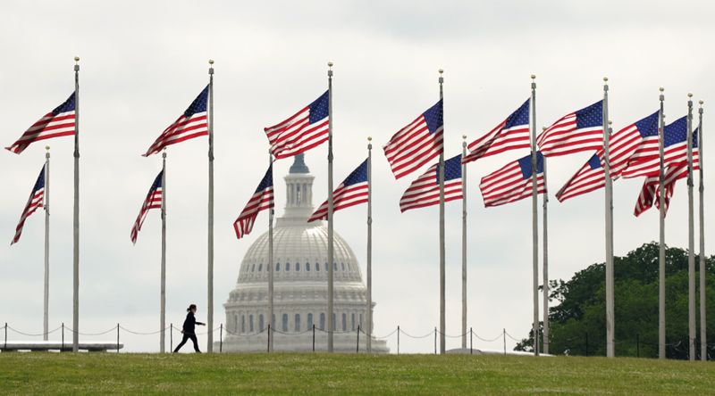 &copy; Reuters. Foto de archivo ilustrativa de varias banderas de EEUU en Washington