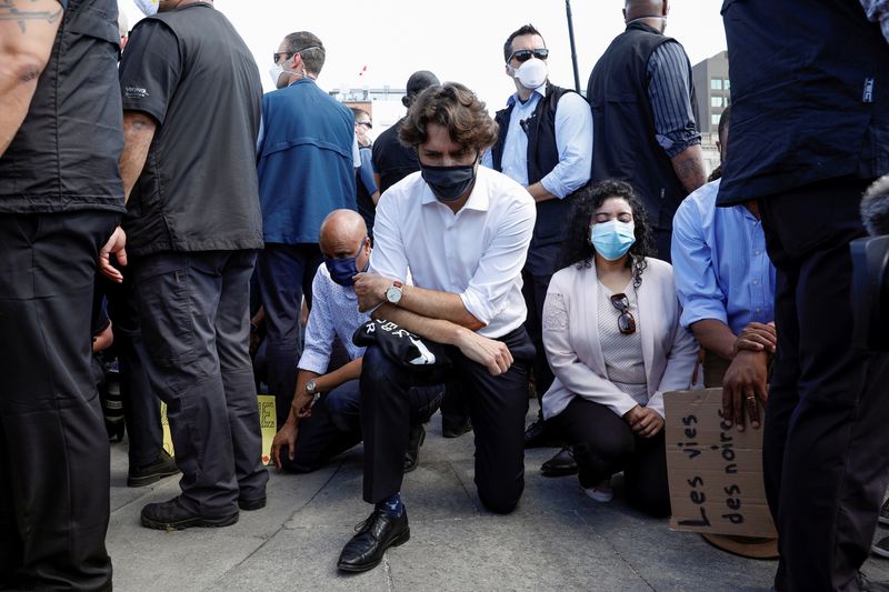 &copy; Reuters. Canada&apos;s Prime Minister Justin Trudeau wears a mask as he takes part in a rally against the death in Minneapolis police custody of George Floyd, on Parliament Hill, in Ottawa