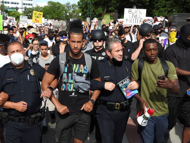 &copy; Reuters. ديمقراطيو أمريكا يطالبون بإصلاح الشرطة مع خروج احتجاجات لليوم الحادي عشر