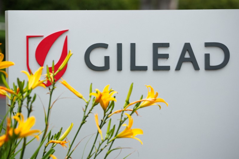 © Reuters. FILE PHOTO: Gilead Sciences Inc pharmaceutical company is seen during the outbreak of the coronavirus disease (COVID-19), in California