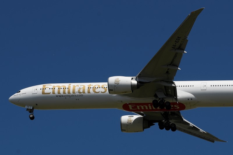 &copy; Reuters. طيران الإمارات والاتحاد تمددان خفضا مؤقتا للأجور حتى سبتمبر
