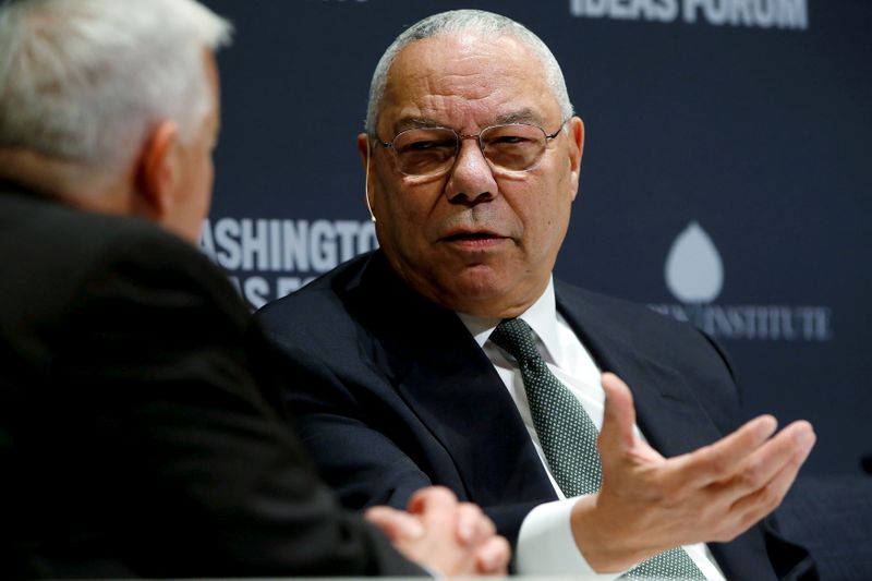 &copy; Reuters. FILE PHOTO: Former U.S. Secretary of State Powell takes part in an onstage interview with Aspen Institute President and CEO Isaacson at the Washington Ideas Forum in Washington