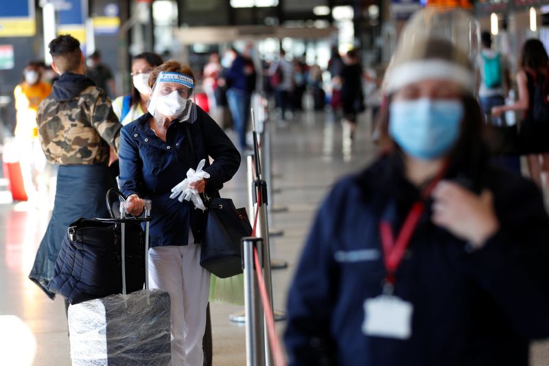 &copy; Reuters. Italy allows free movement across the country following the coronavirus outbreak in Rome