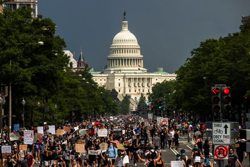 © Reuters. Protestos em Washington contra racismo após a morte de George Floyd