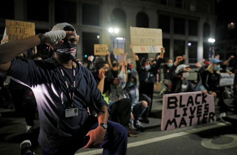 &copy; Reuters. USA: NOUVELLES MANIFESTATIONS POUR DEMANDER UNE RÉFORME DE LA POLICE