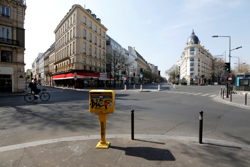 &copy; Reuters. Ruas vazias em Paris durante quarentena do coronavírus