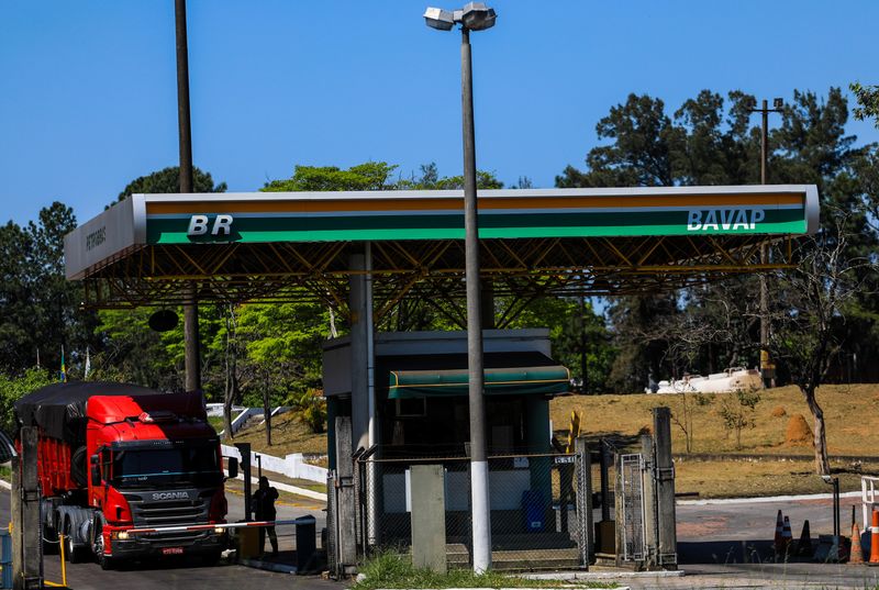 &copy; Reuters. Refinaria da Petrobras em São José dos Campos (SP)