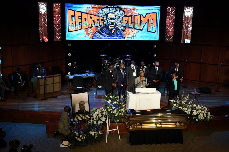 &copy; Reuters. FILE PHOTO: Shareeduh Tate, family member of George Floyd, speaks during a memorial service for George Floyd in Minneapolis