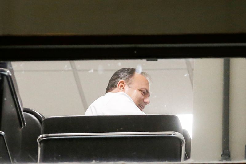 &copy; Reuters. Ministro interino da Saúde, Eduardo Pazuello, fotografado em seu escritório em Brasília (DF)