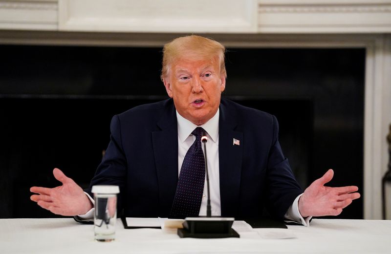 &copy; Reuters. U.S. President Trump hosts roundtable with law enforcement at the White House in Washington